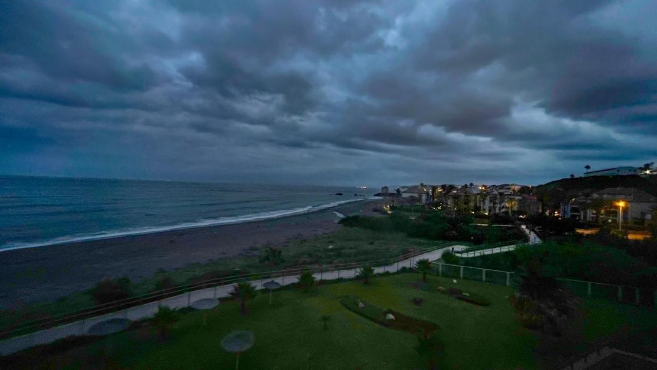 Exclusive Luxury Frontline Beach Penthouse Casares Del Mar - Estepona Dış mekan fotoğraf
